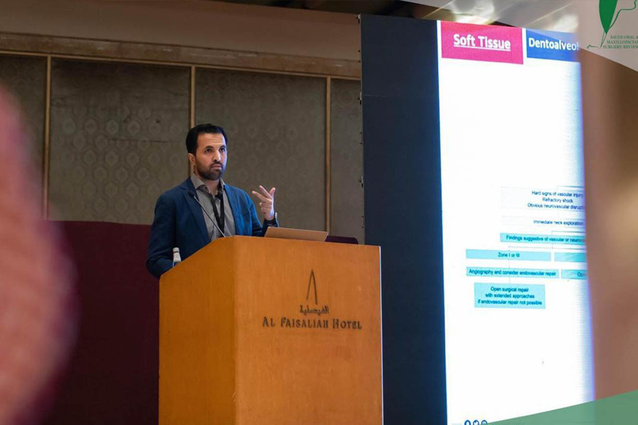 الدكتور سعد الهاجري مؤتمر OMS Review Riyadh 2022 جراحة الفم والوجه والفكين